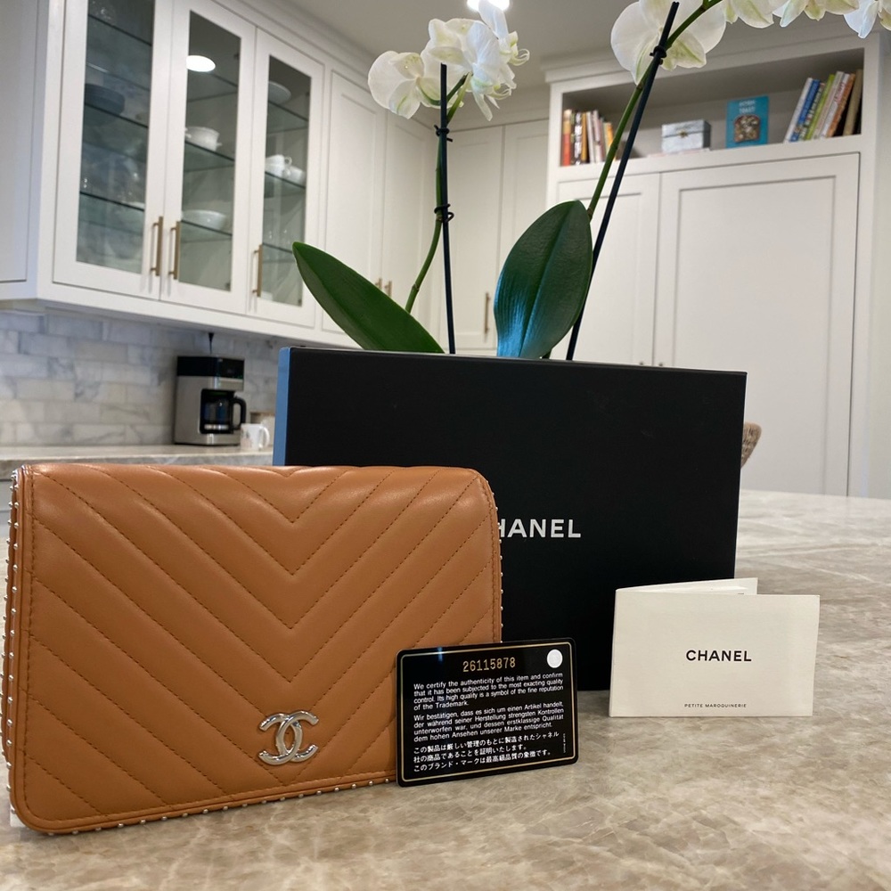 ❌SOLD❌ CHANEL Wallet on Chain (WOC)